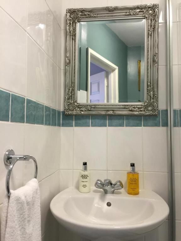 New Quay The White House Hotel מראה חיצוני תמונה